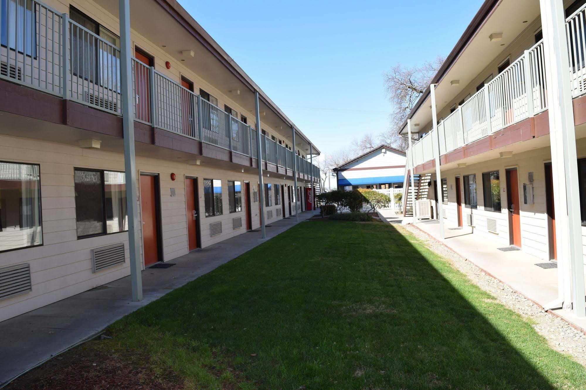 Valley Oaks Inn וודלנד מראה חיצוני תמונה