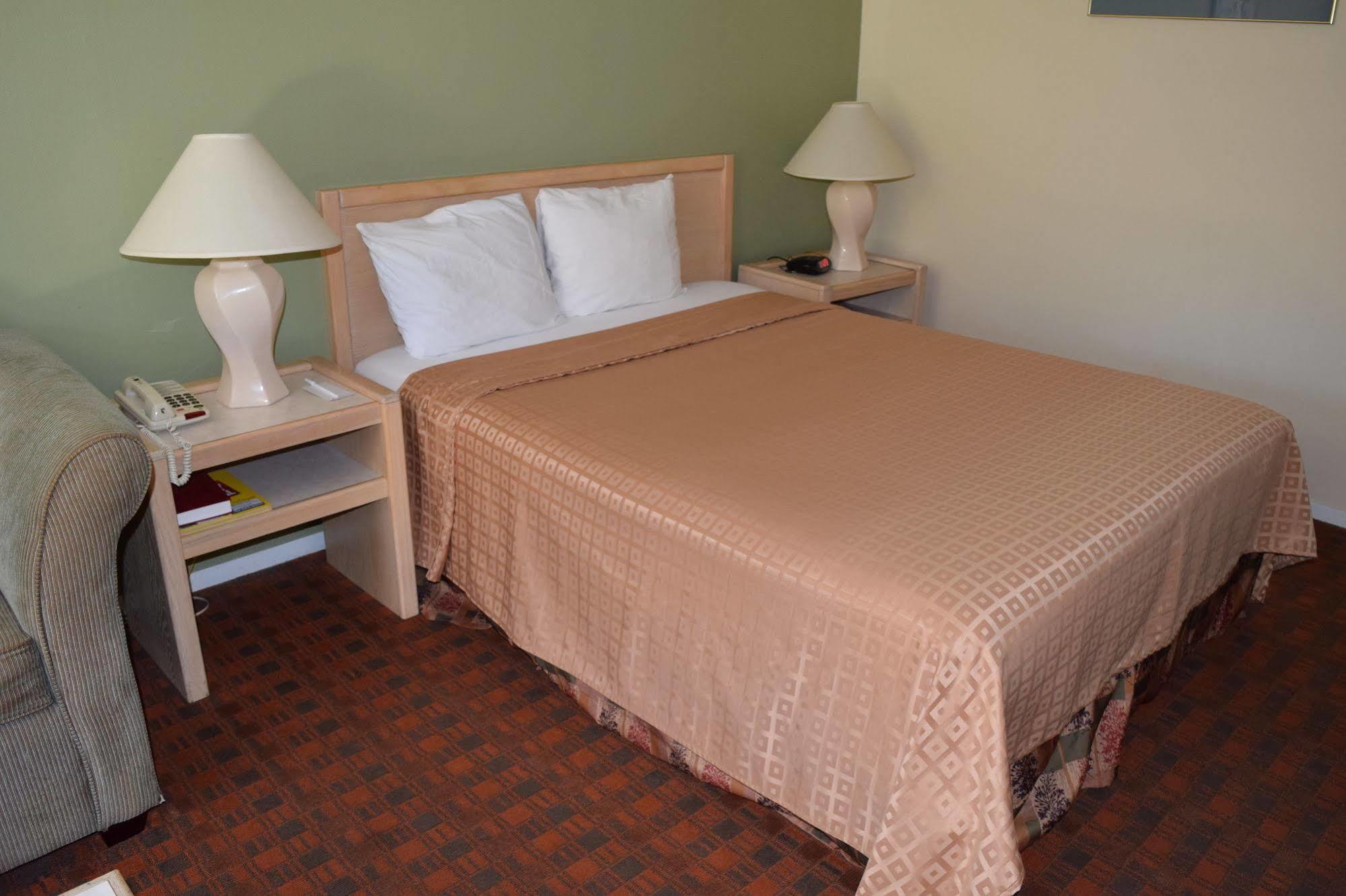 Valley Oaks Inn וודלנד מראה חיצוני תמונה